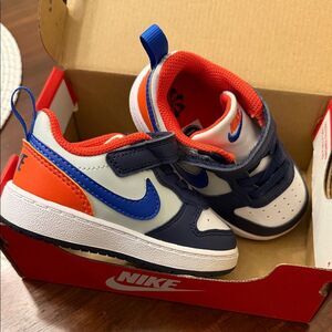 Nike Kids Size 6 Child Navy and Orange Sneakers